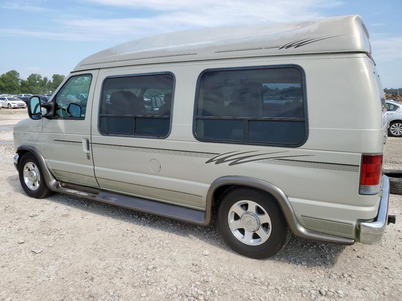 2005 Ford Econoline E150 Van - Фото 2