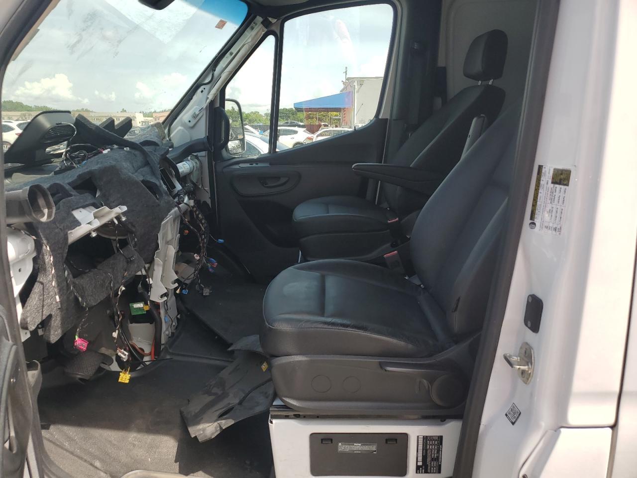 2025 Mercedes-Benz Sprinter 2500 - Фото 7