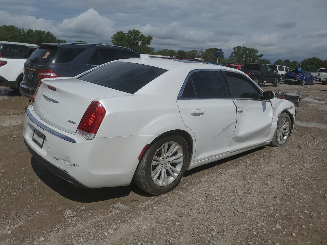 2016 Chrysler 300 Limited - Фото 3