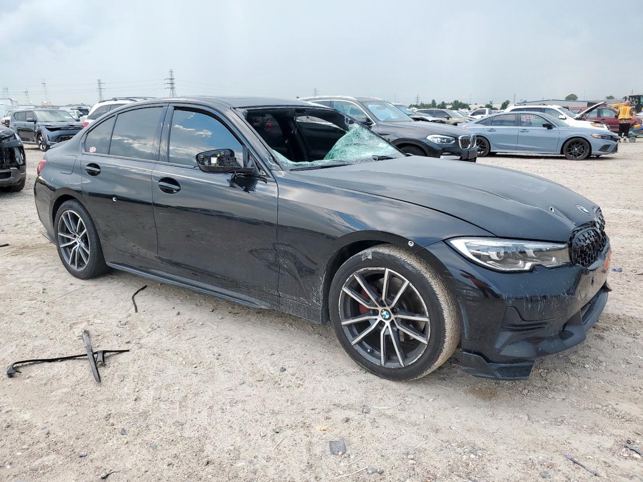 2020 BMW 330I - Фото 4
