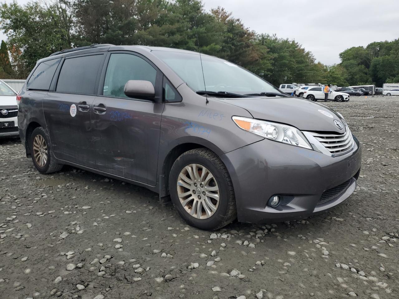 2012 Toyota Sienna Xle - Фото 4
