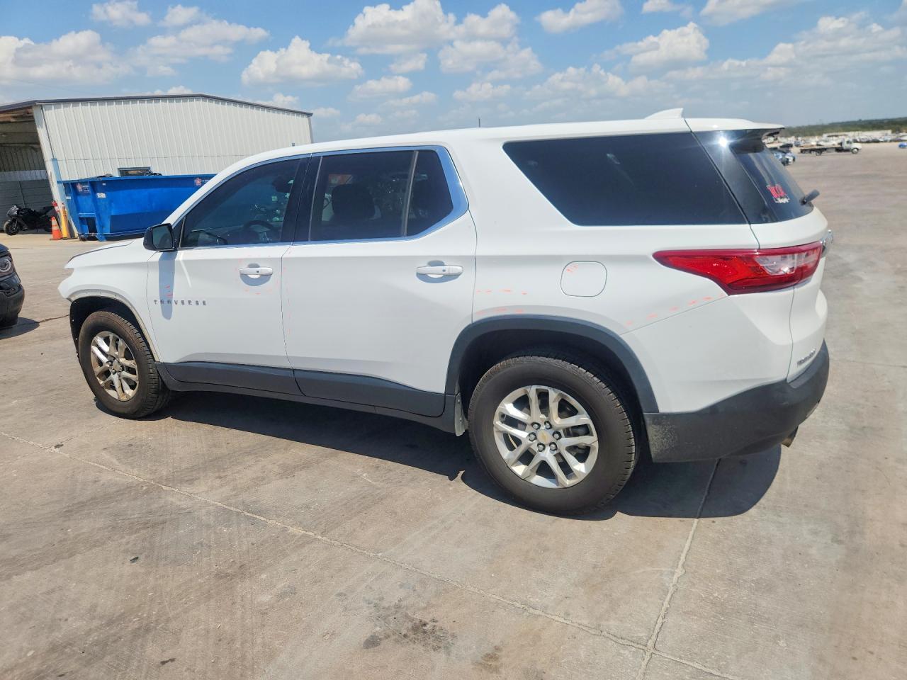 2019 Chevrolet Traverse Ls - Фото 2