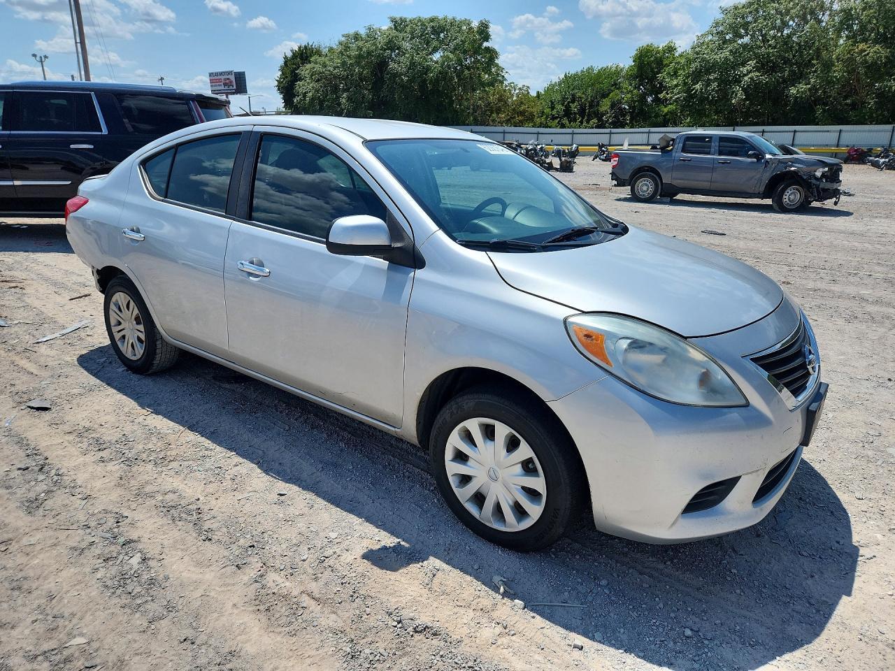 2012 Nissan Versa 1.6 S - Image 4