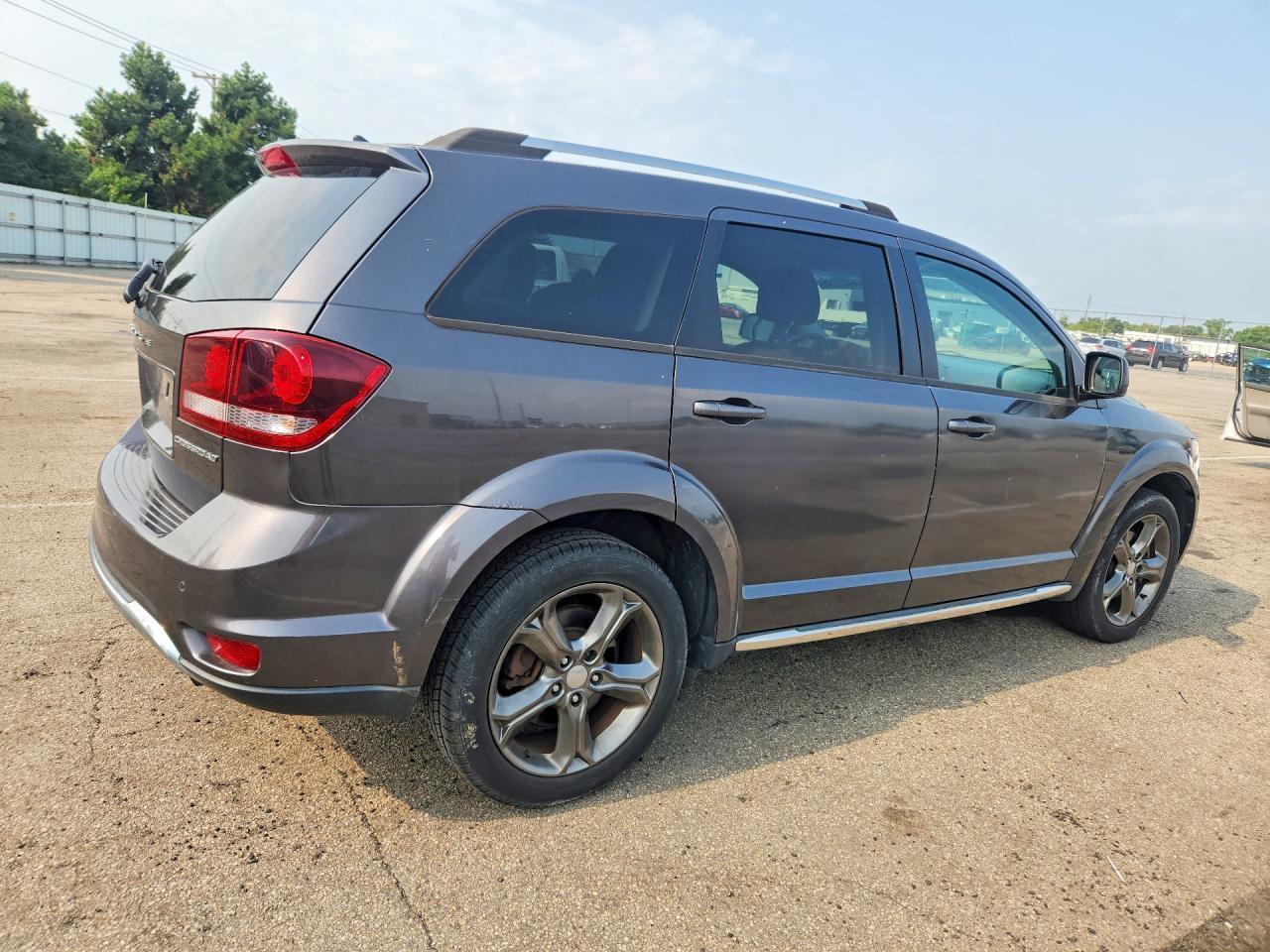 2016 Dodge Journey Crossroad - Image 3