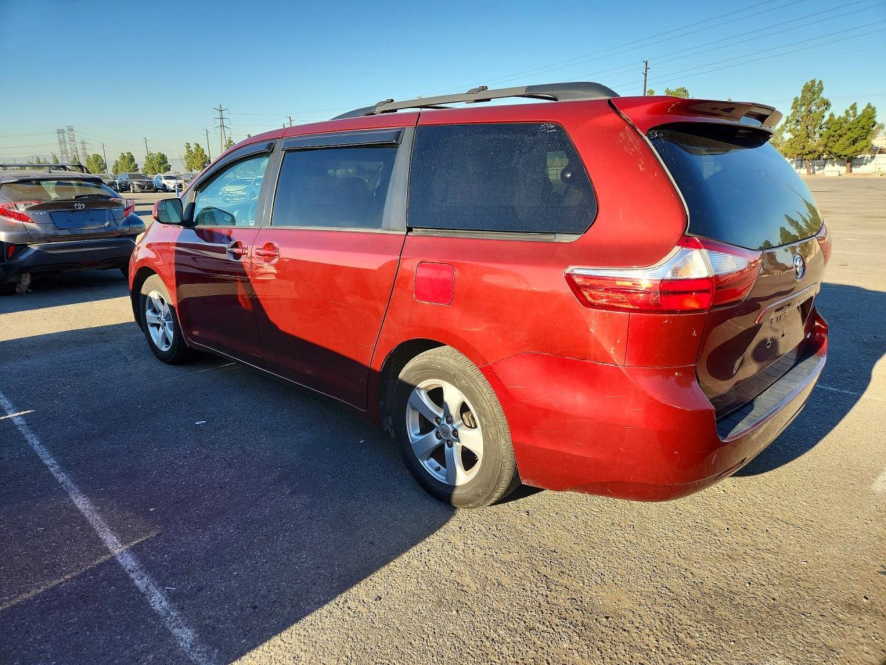 2017 Toyota Sienna Le 8-Passenger - Фото 2