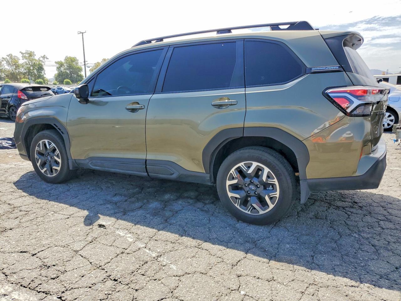 2025 Subaru Forester Premium - Фото 2