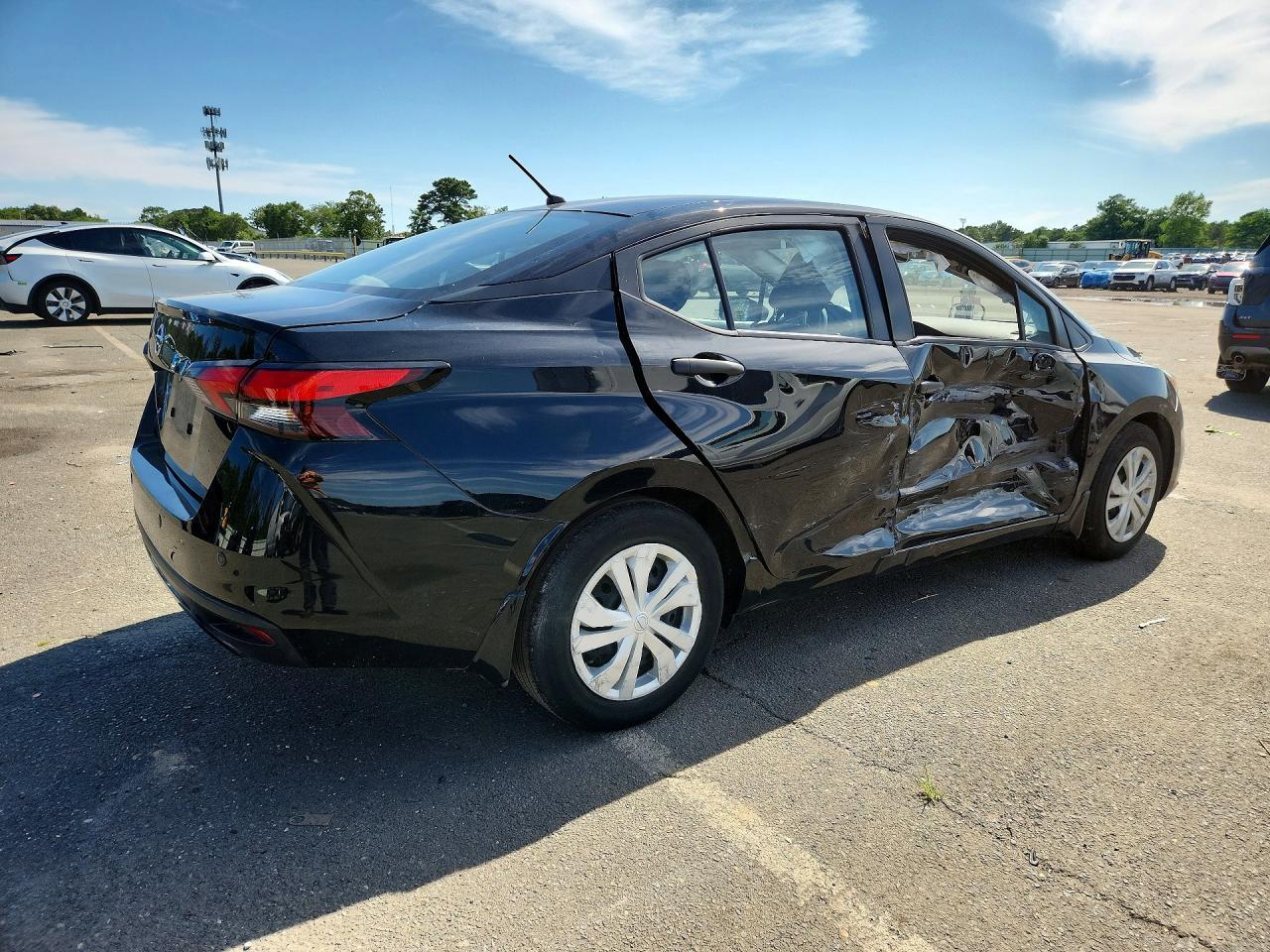 2021 Nissan Versa S - Фото 3