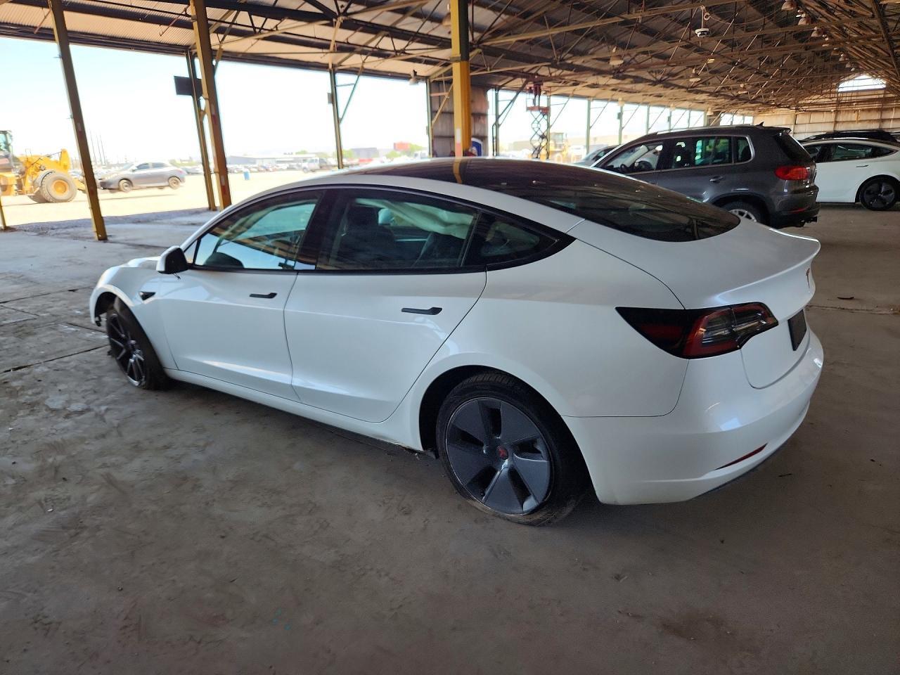 2023 Tesla Model 3 - Фото 2
