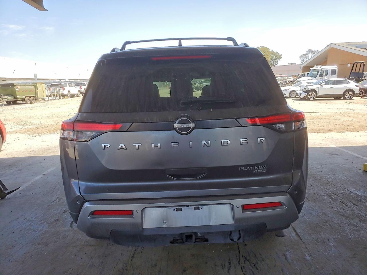 2023 Nissan Pathfinder Platinum - Фото 6
