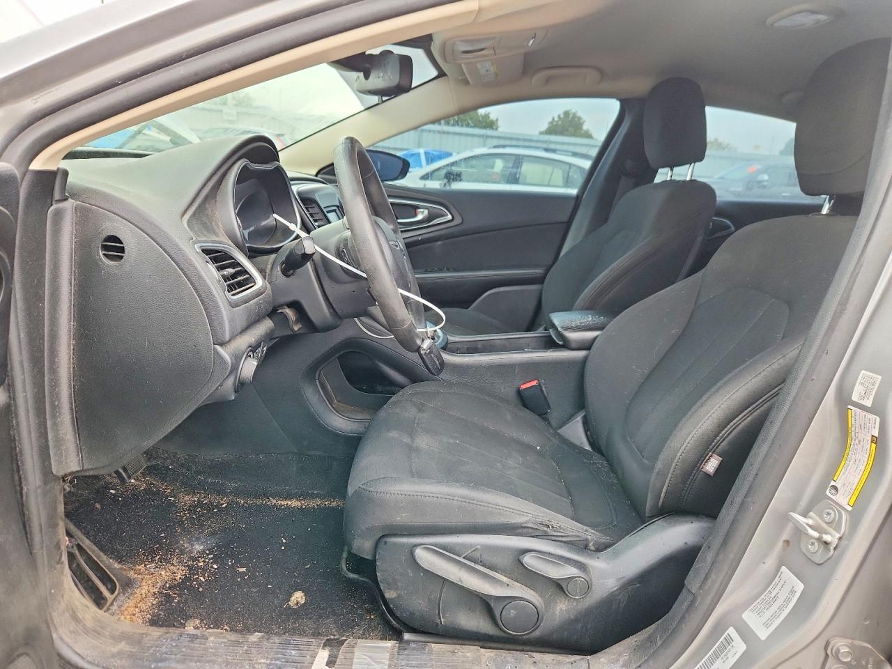 2016 Chrysler 200 Limited - Image 7