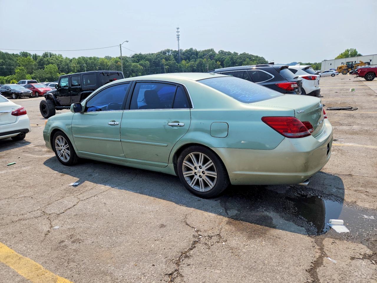 2009 Toyota Avalon Limited - Image 2