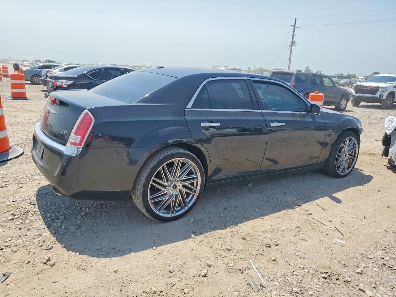 2014 Chrysler 300 - Image 3
