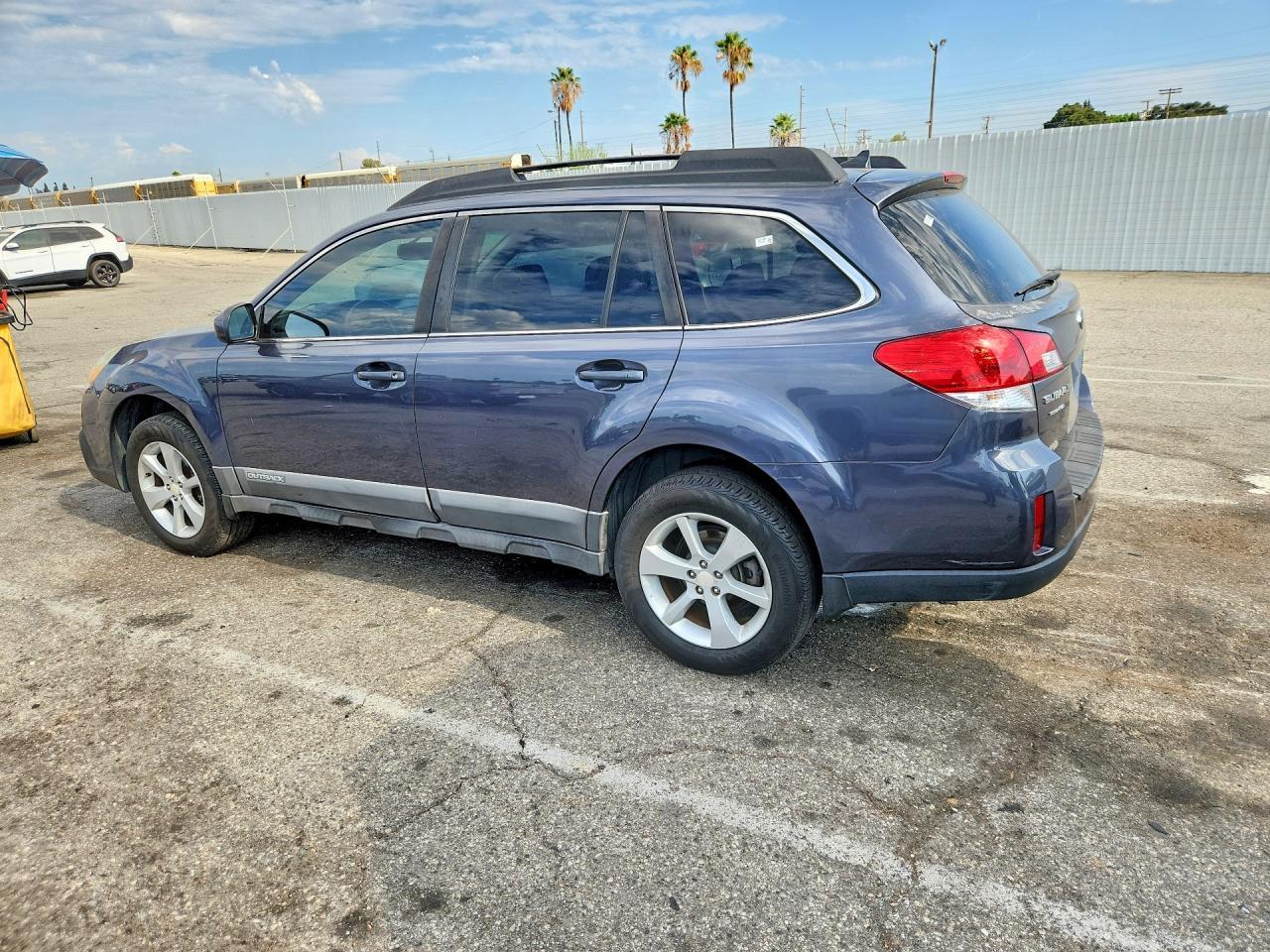 2014 Subaru Outback 2.5I Premium - Фото 2