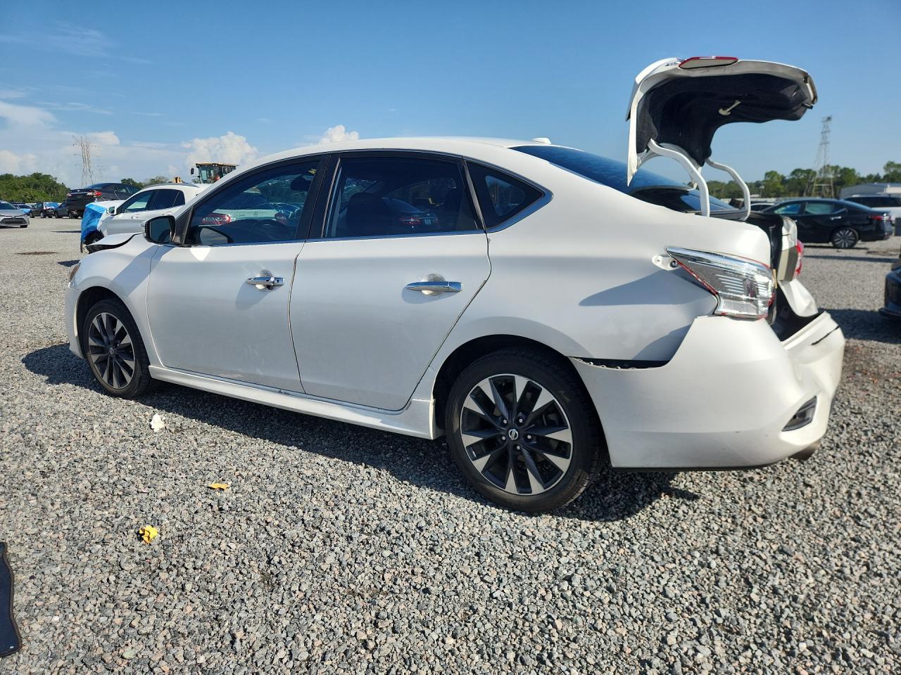 2017 Nissan Sentra Sr - Фото 2