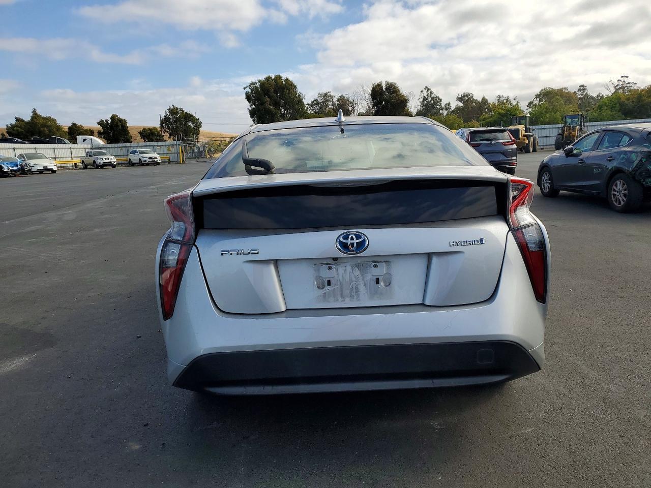 2017 Toyota Prius Two - Фото 6