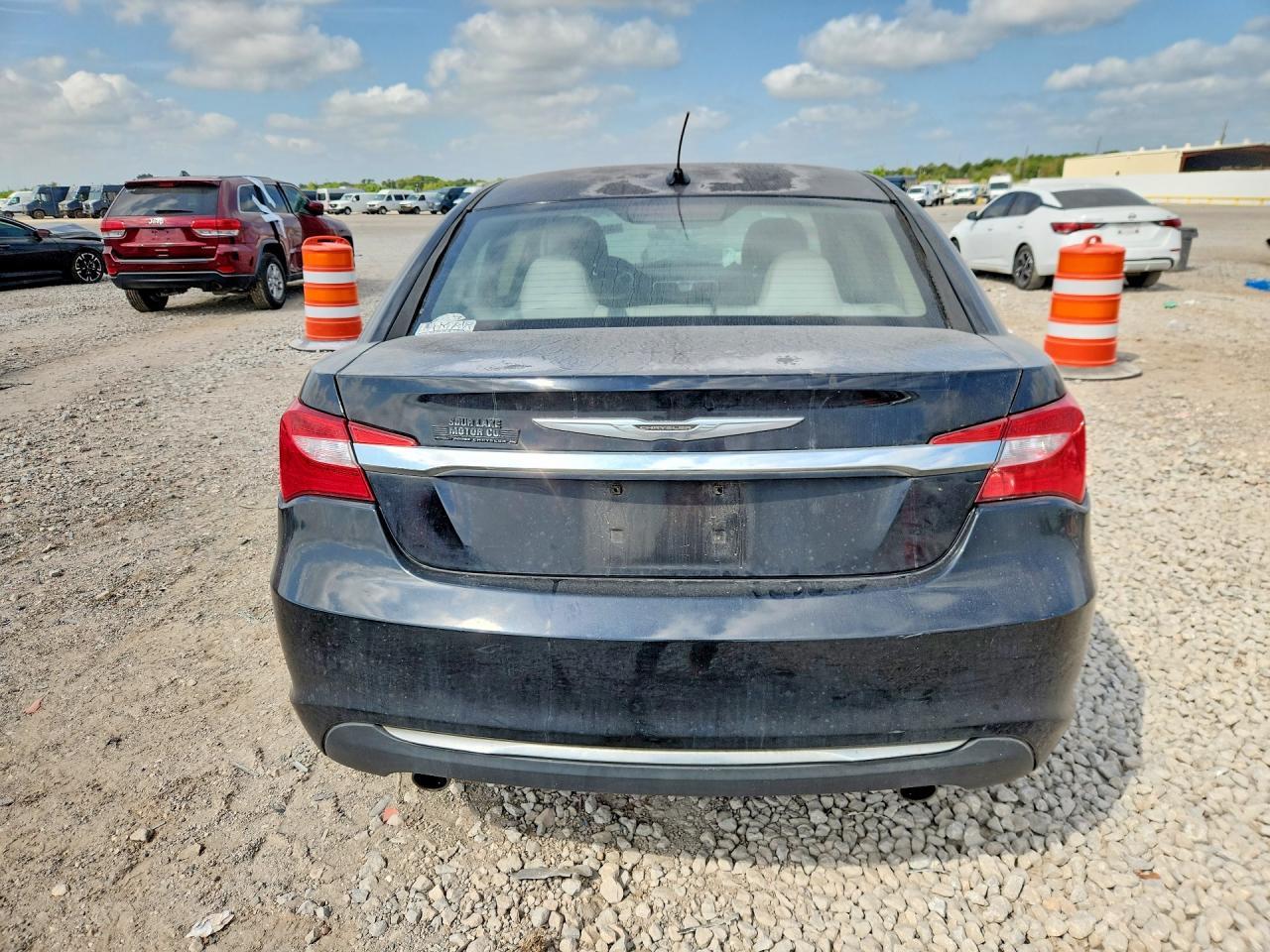 2011 Chrysler 200 Touring - Image 6
