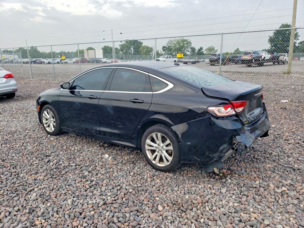 2015 Chrysler 200 Limited - Фото 2
