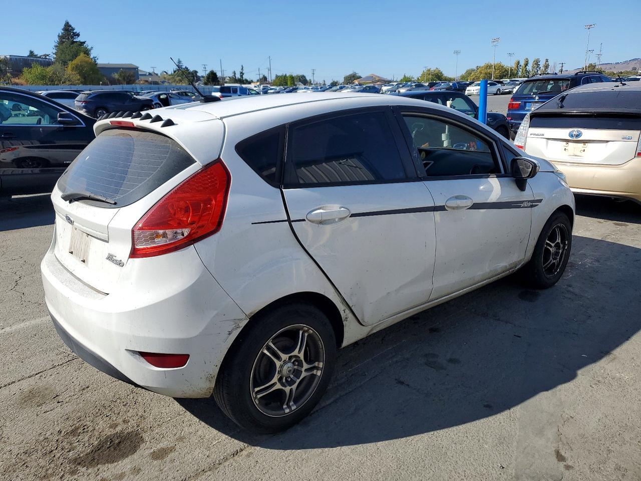 2013 Ford Fiesta Se - Image 3