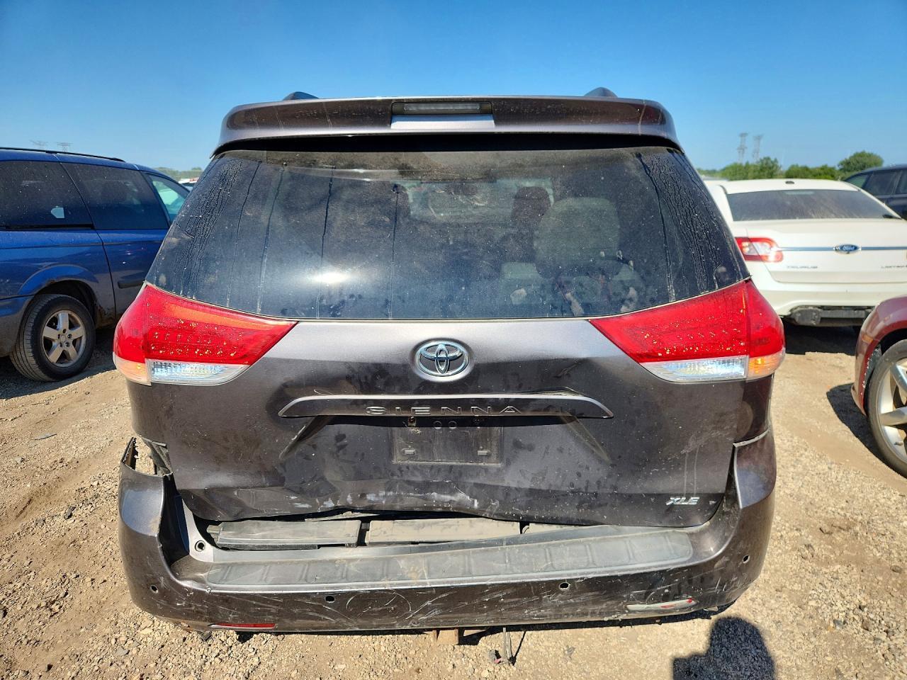 2013 Toyota Sienna Xle 8-Passenger - Фото 6