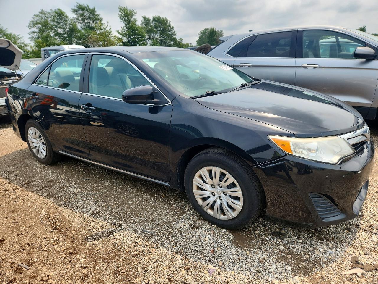 2014 Toyota Camry Le - Фото 4