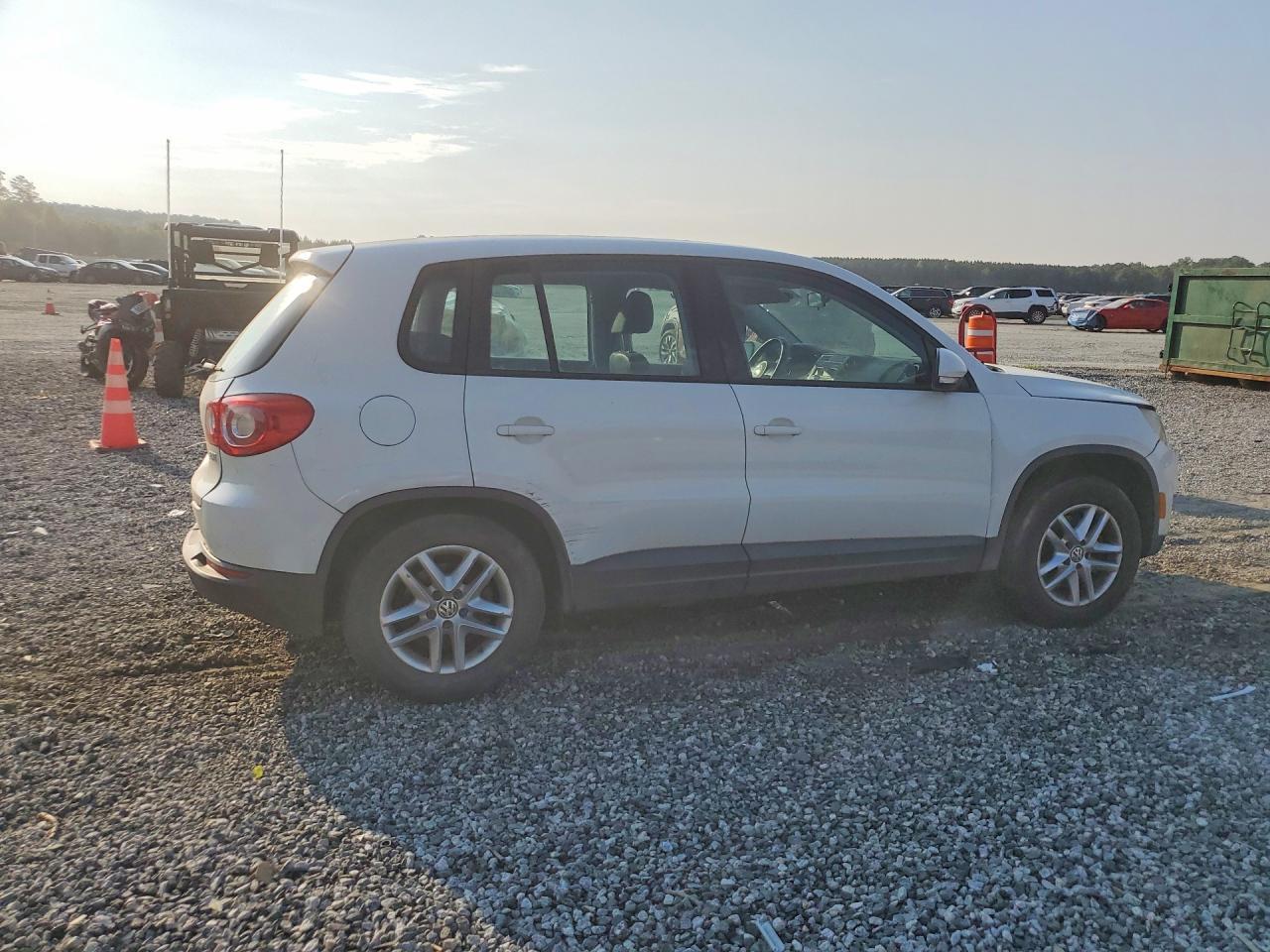2011 Volkswagen Tiguan S - Фото 3