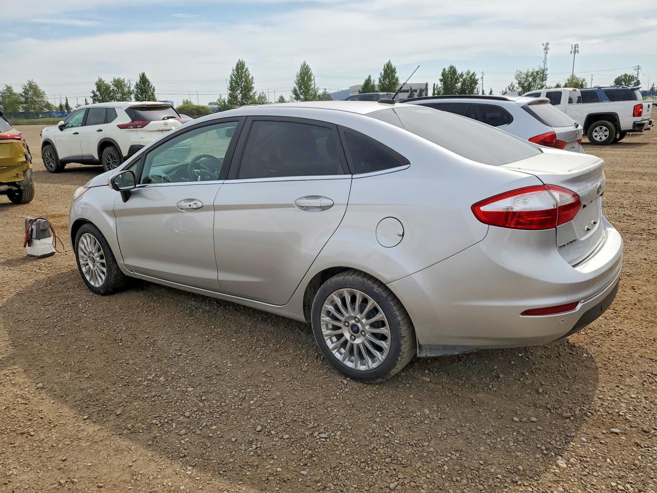 2015 Ford Fiesta Titanium - Фото 2