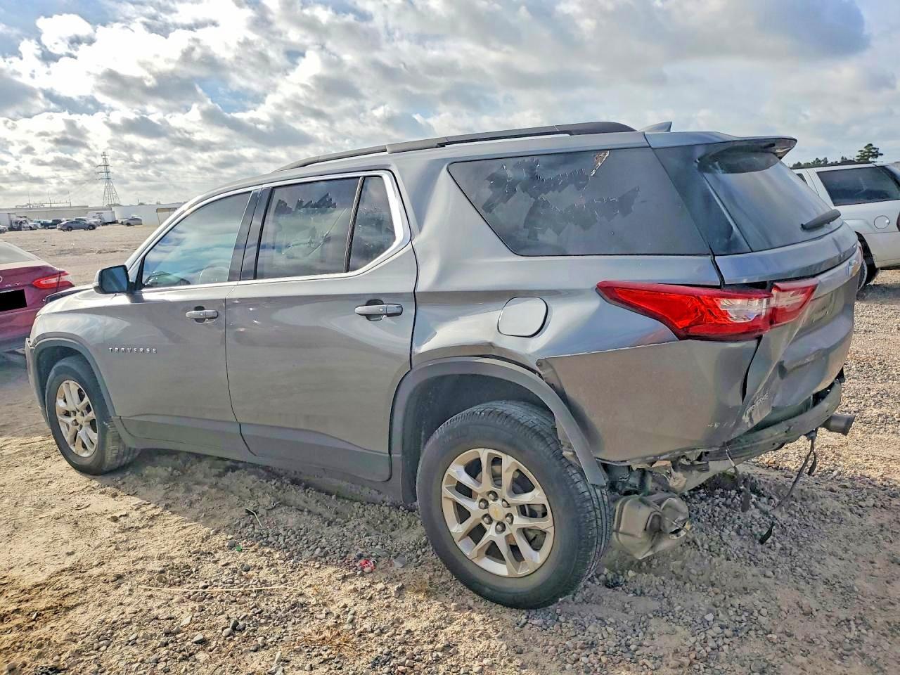 2020 Chevrolet Traverse Lt - Image 2