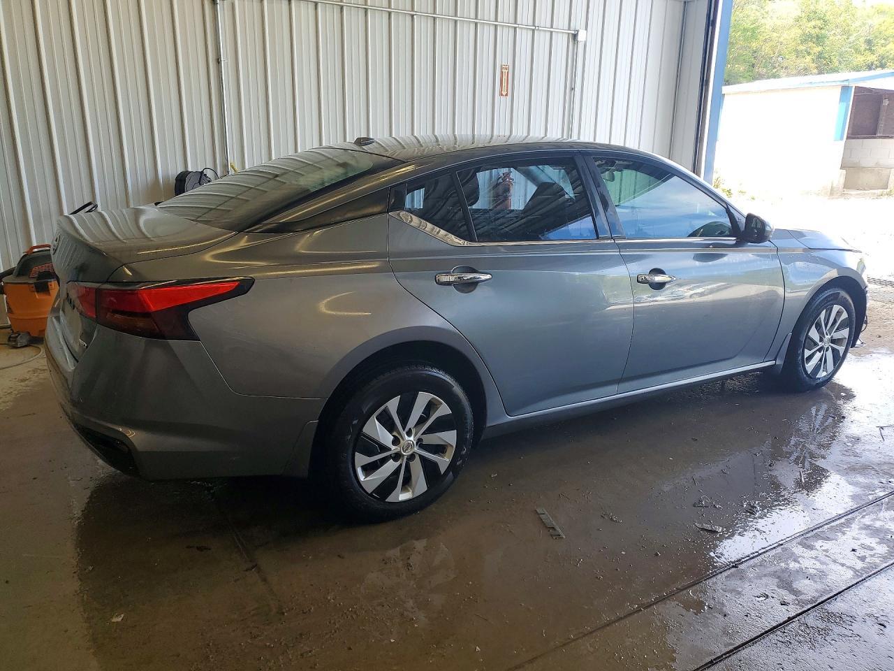 2019 Nissan Altima S - Фото 3