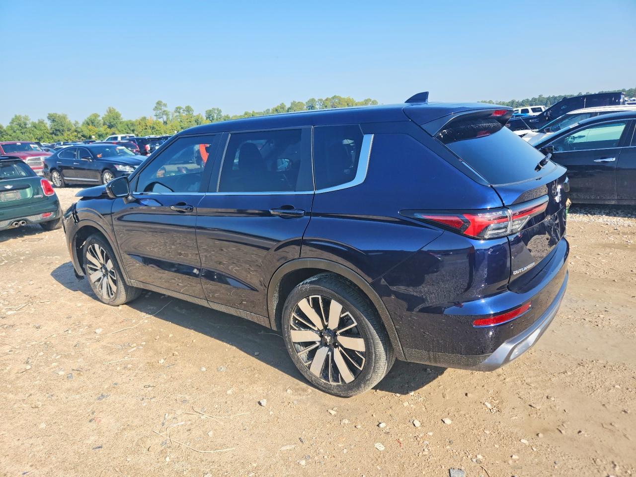 2025 Mitsubishi Outlander Se - Фото 2