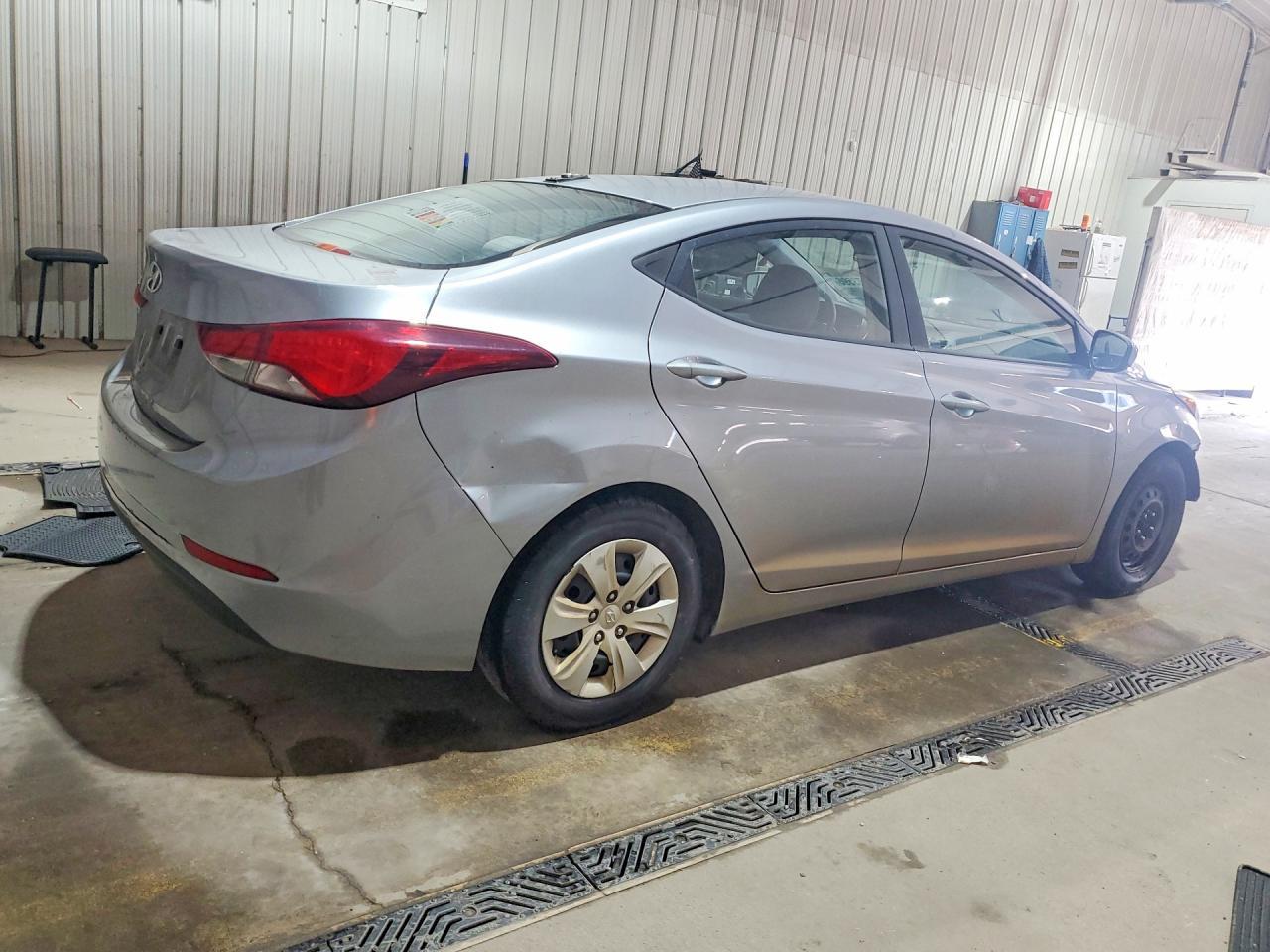 2016 Hyundai Elantra Se - Image 3