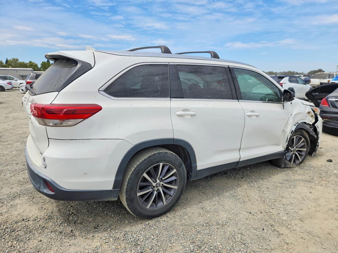 2019 Toyota Highlander Xle - Фото 3