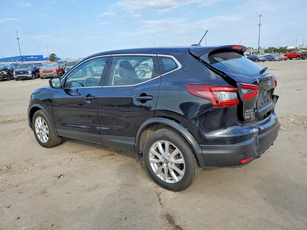 2021 Nissan Rogue Sport S - Фото 2