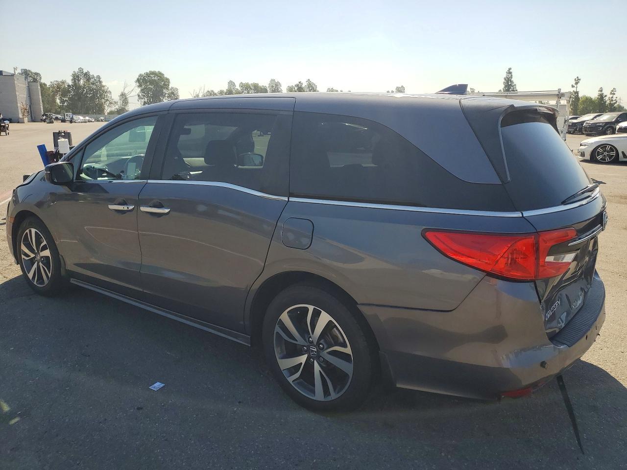 2023 Honda Odyssey Touring - Фото 2