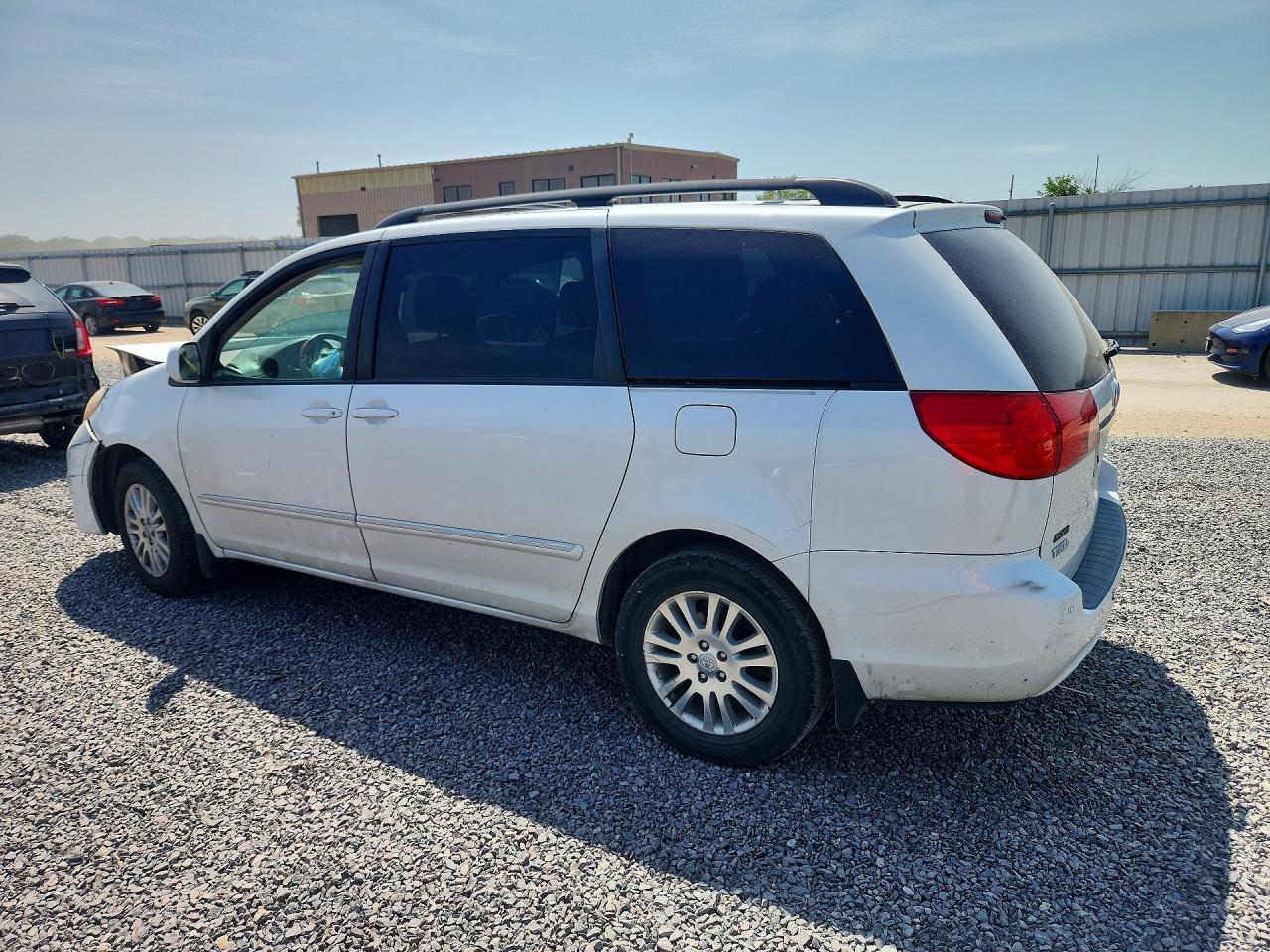2010 Toyota Sienna Xle Limited - Image 2