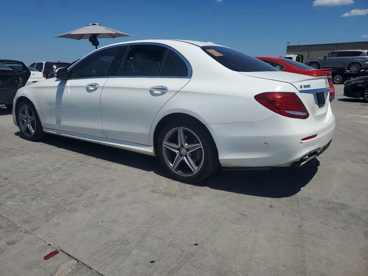 2017 Mercedes-Benz E 300 - Фото 2