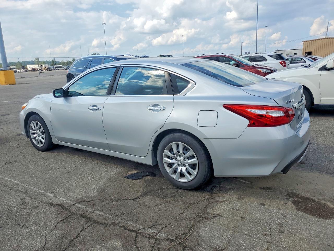 2016 Nissan Altima 2.5 S - Фото 2