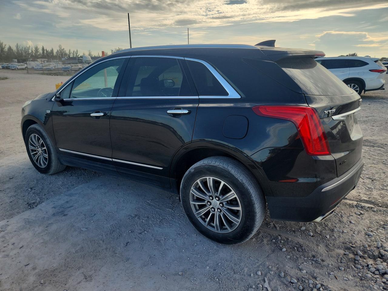 2019 Cadillac Xt5 Luxury - Image 2