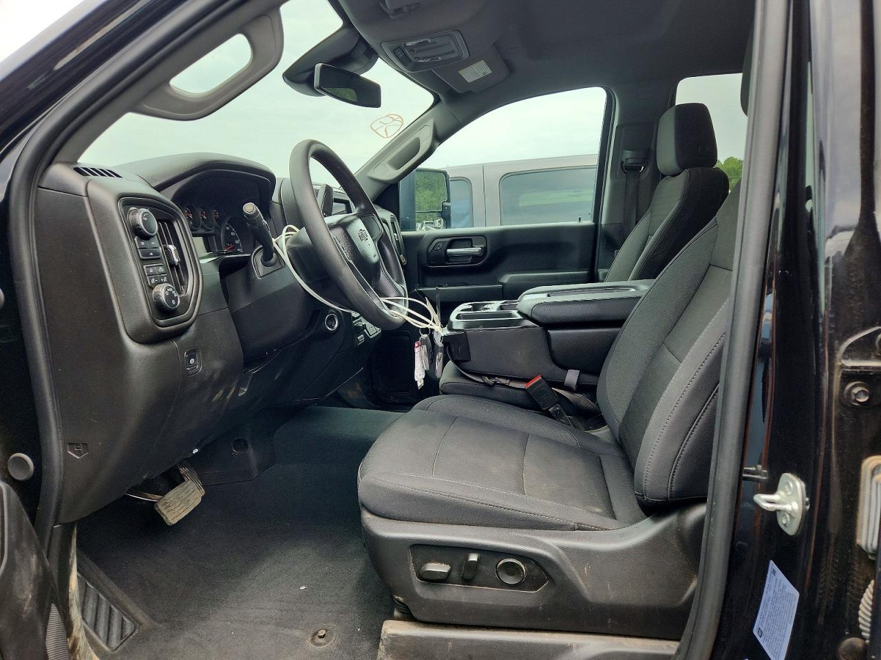 2025 Chevrolet Silverado K2500 Custom - Image 7