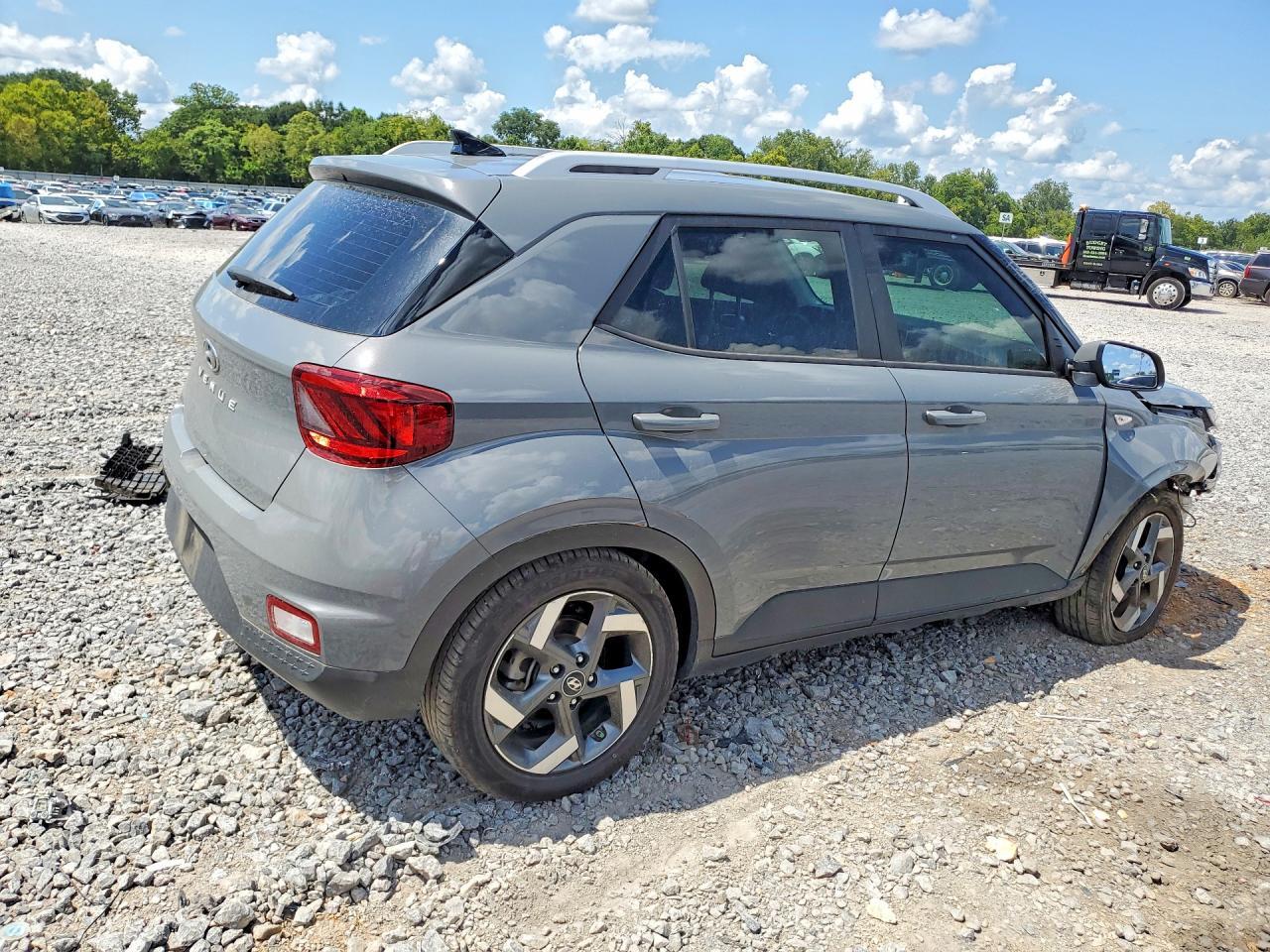 2021 Hyundai Venue Sel - Фото 3