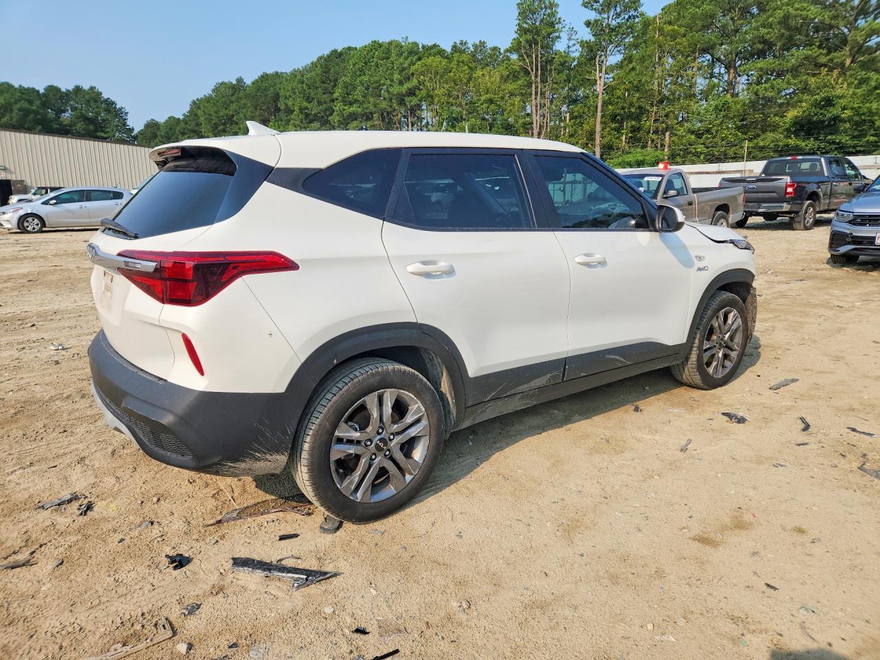 2023 Kia Seltos Lx - Image 3