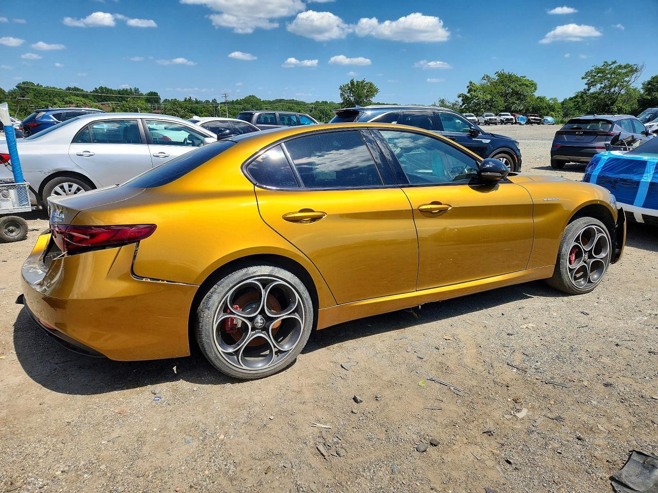 2022 Alfa Romeo Giulia Super - Фото 3