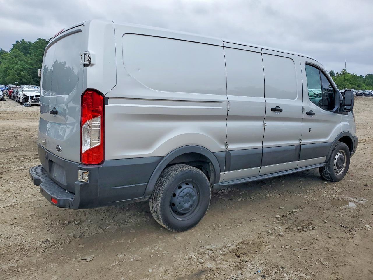 2017 Ford Transit 250 Delivery Van - Фото 3