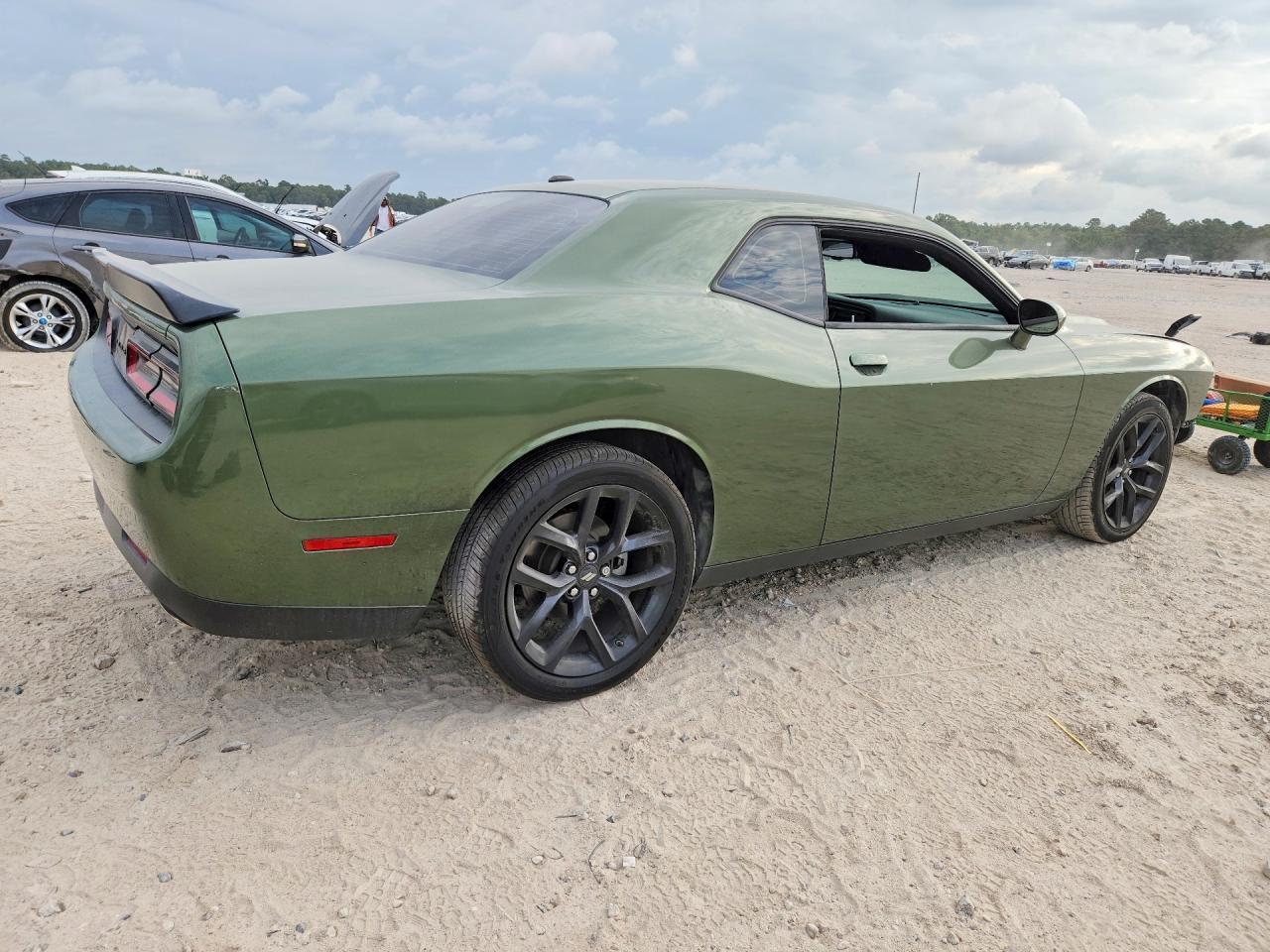 2022 Dodge Challenger Sxt - Image 3