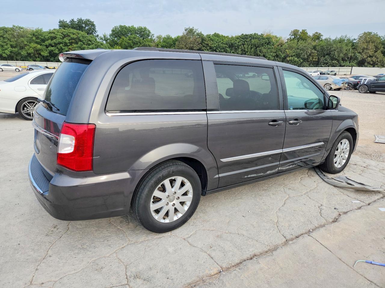 2016 Chrysler Town & Country Touring - Фото 3
