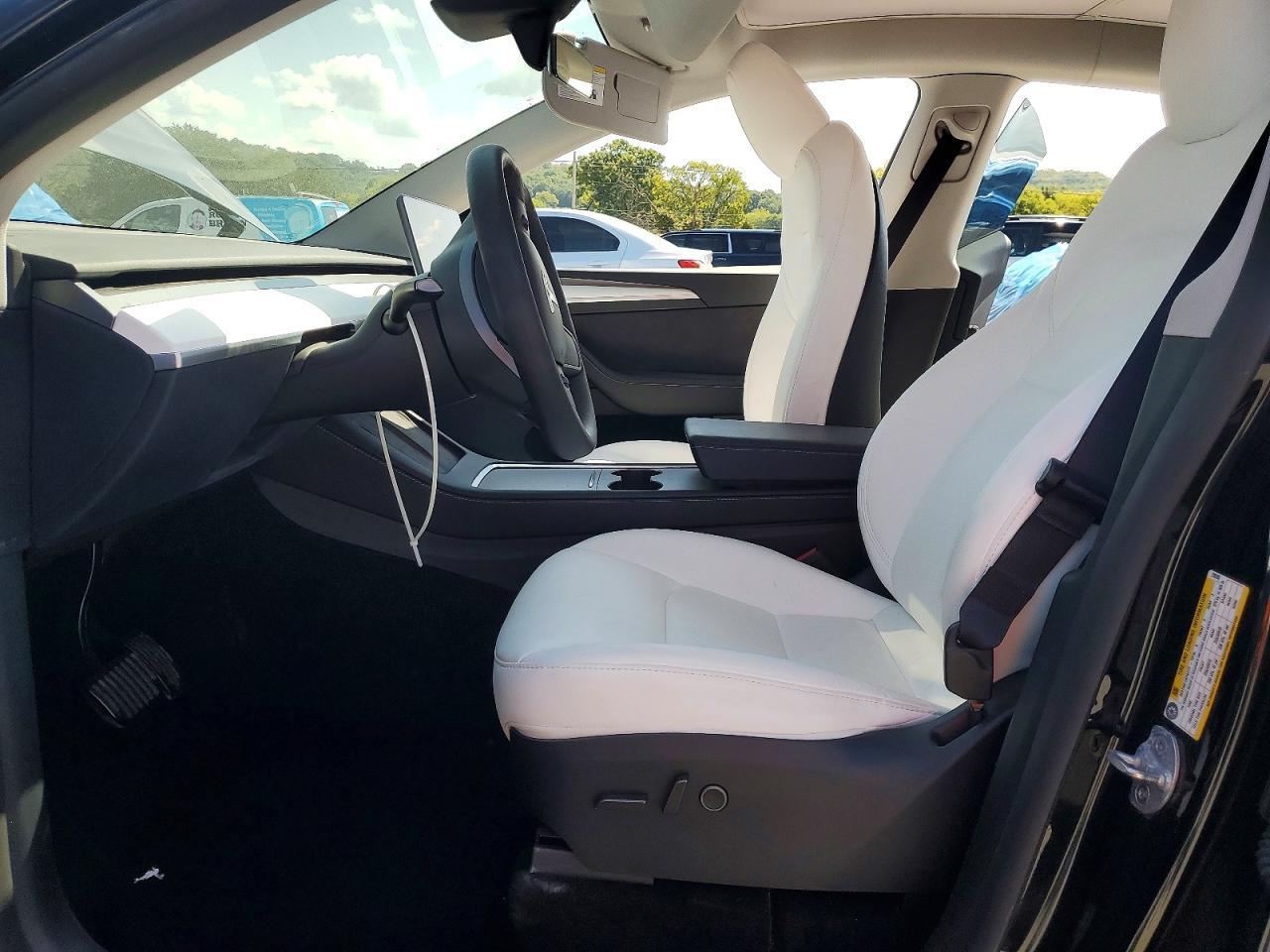 2024 Tesla Model Y - Image 7
