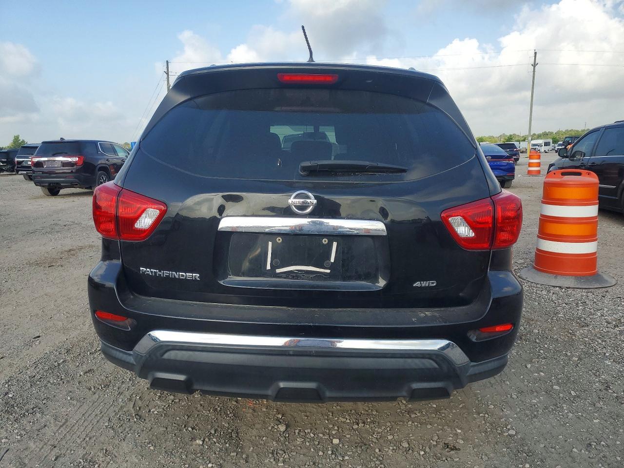 2017 Nissan Pathfinder S - Image 6