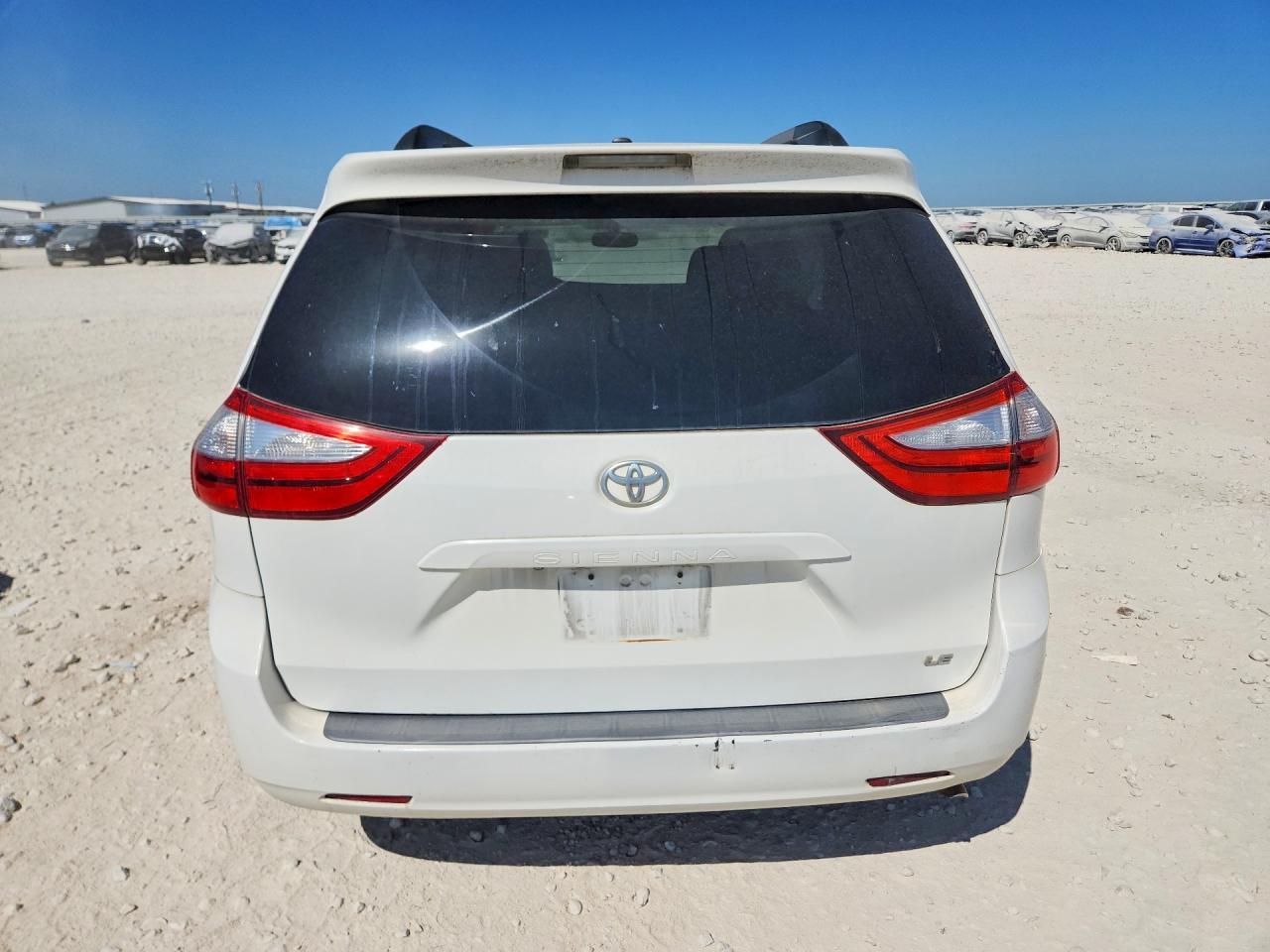 2015 Toyota Sienna Le - Фото 6