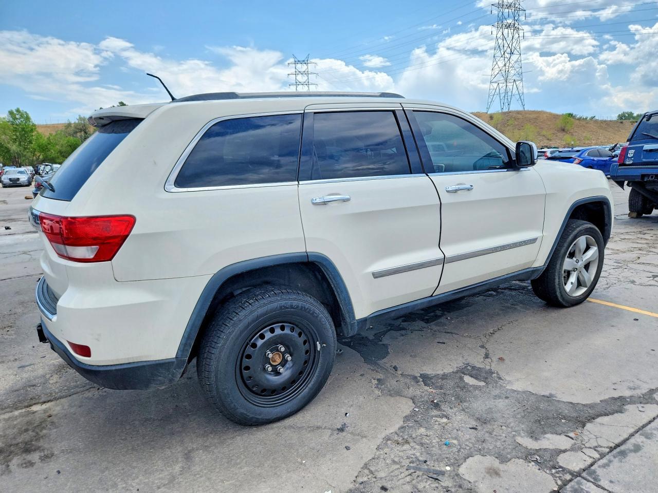 2012 Jeep Grand Cherokee Overland - Image 3