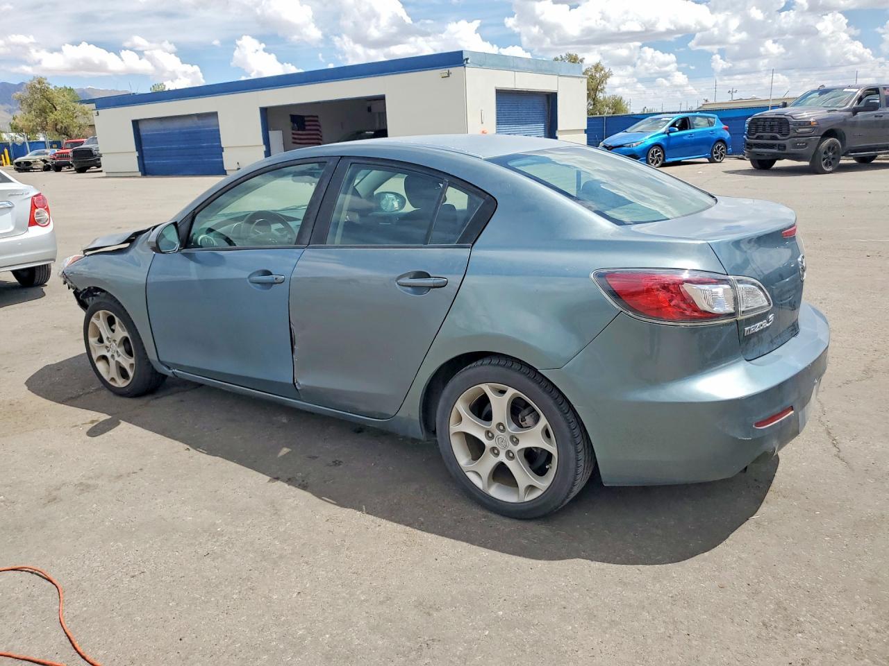 2012 Mazda 3 I - Image 2