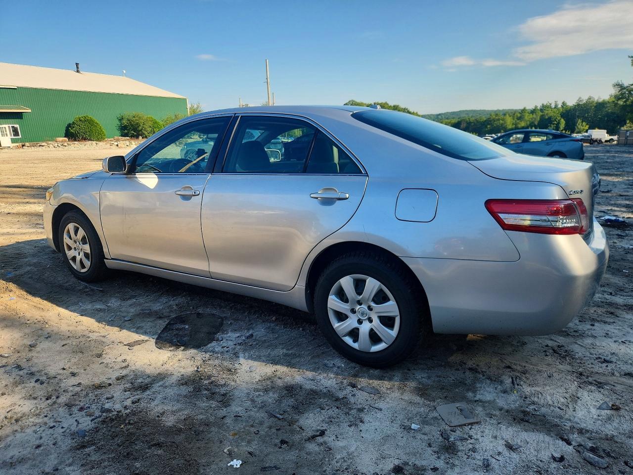 2011 Toyota Camry Le - Фото 2